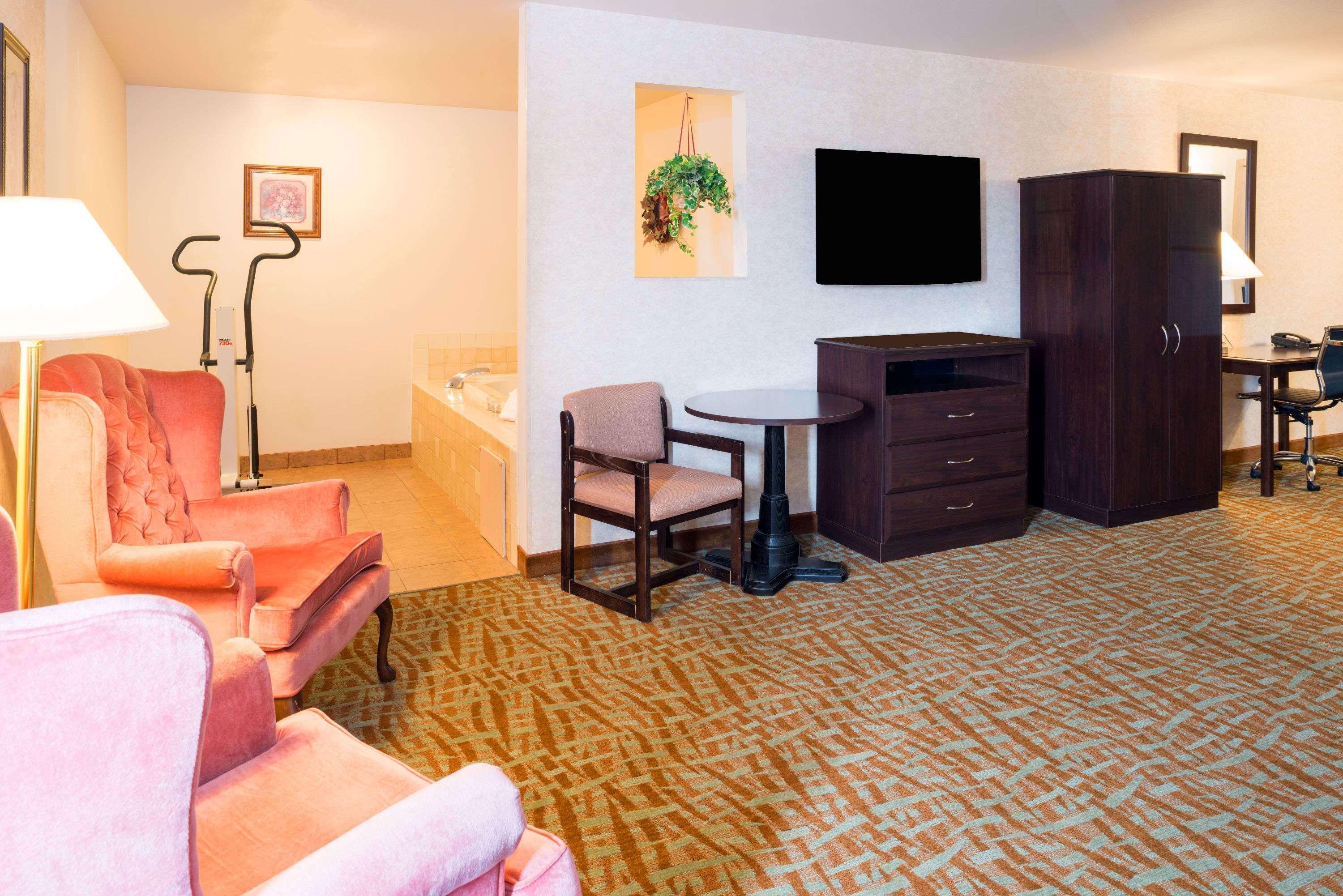 Days Inn & Suites By Wyndham Spokane Airport Airway Heights Exteriör bild