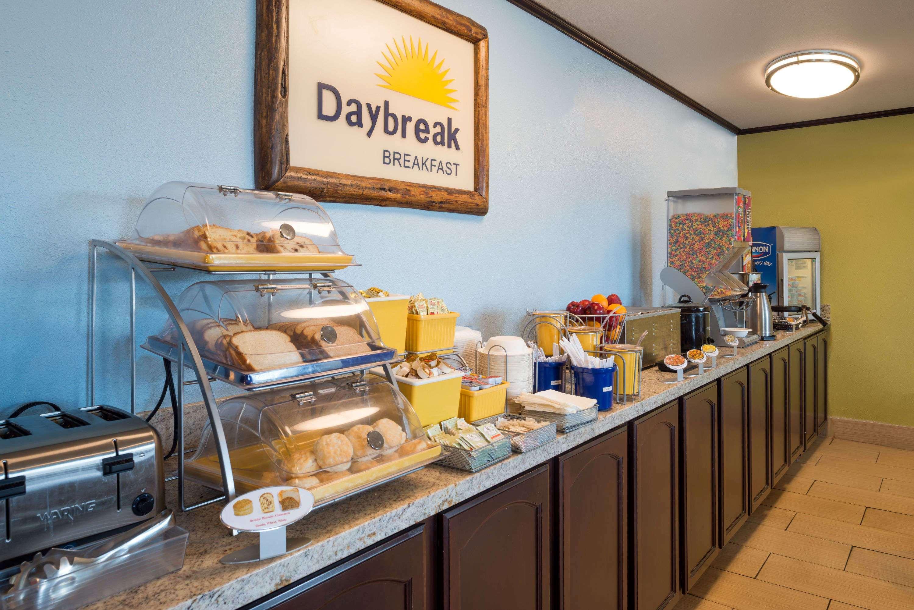 Days Inn & Suites By Wyndham Spokane Airport Airway Heights Exteriör bild