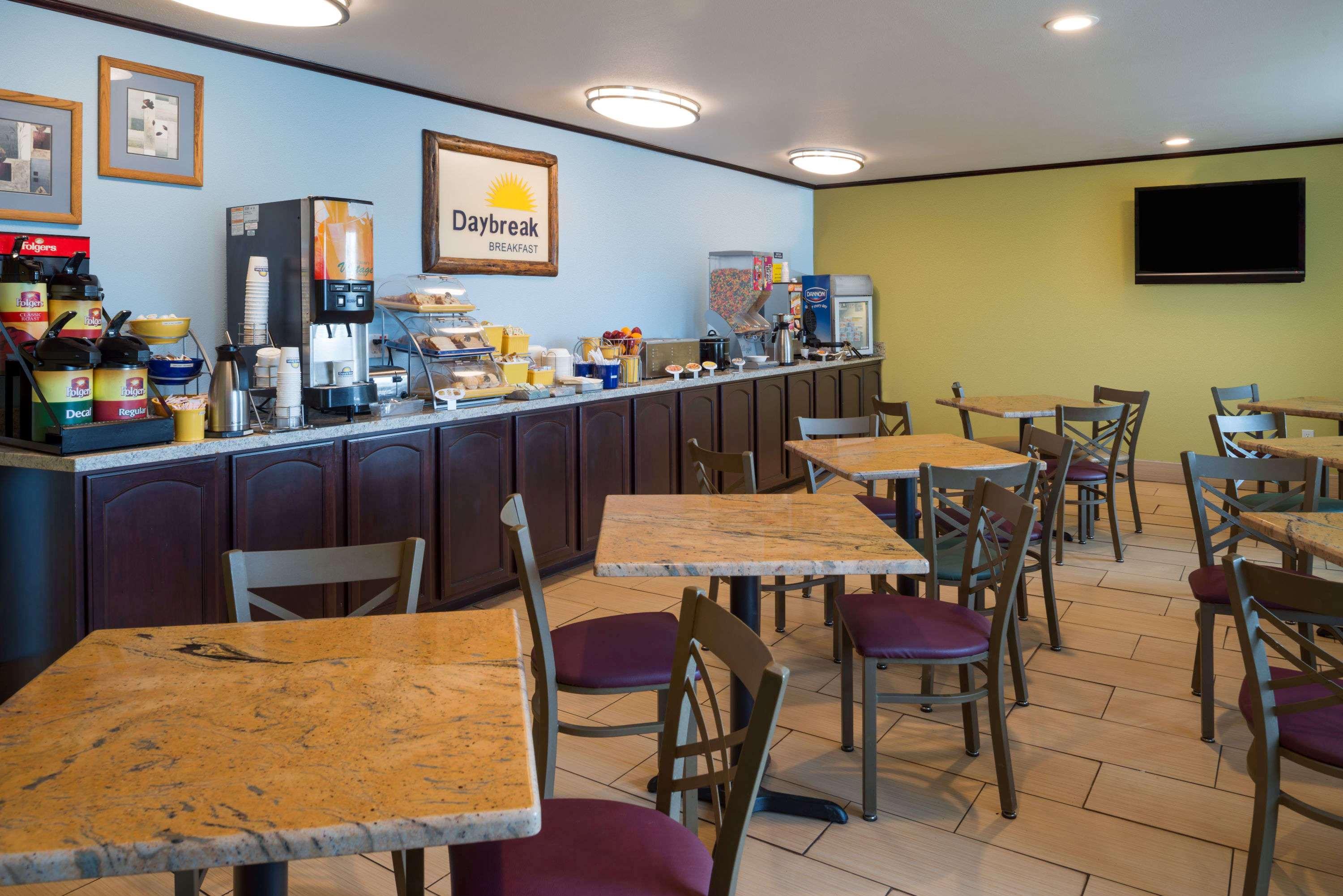 Days Inn & Suites By Wyndham Spokane Airport Airway Heights Exteriör bild