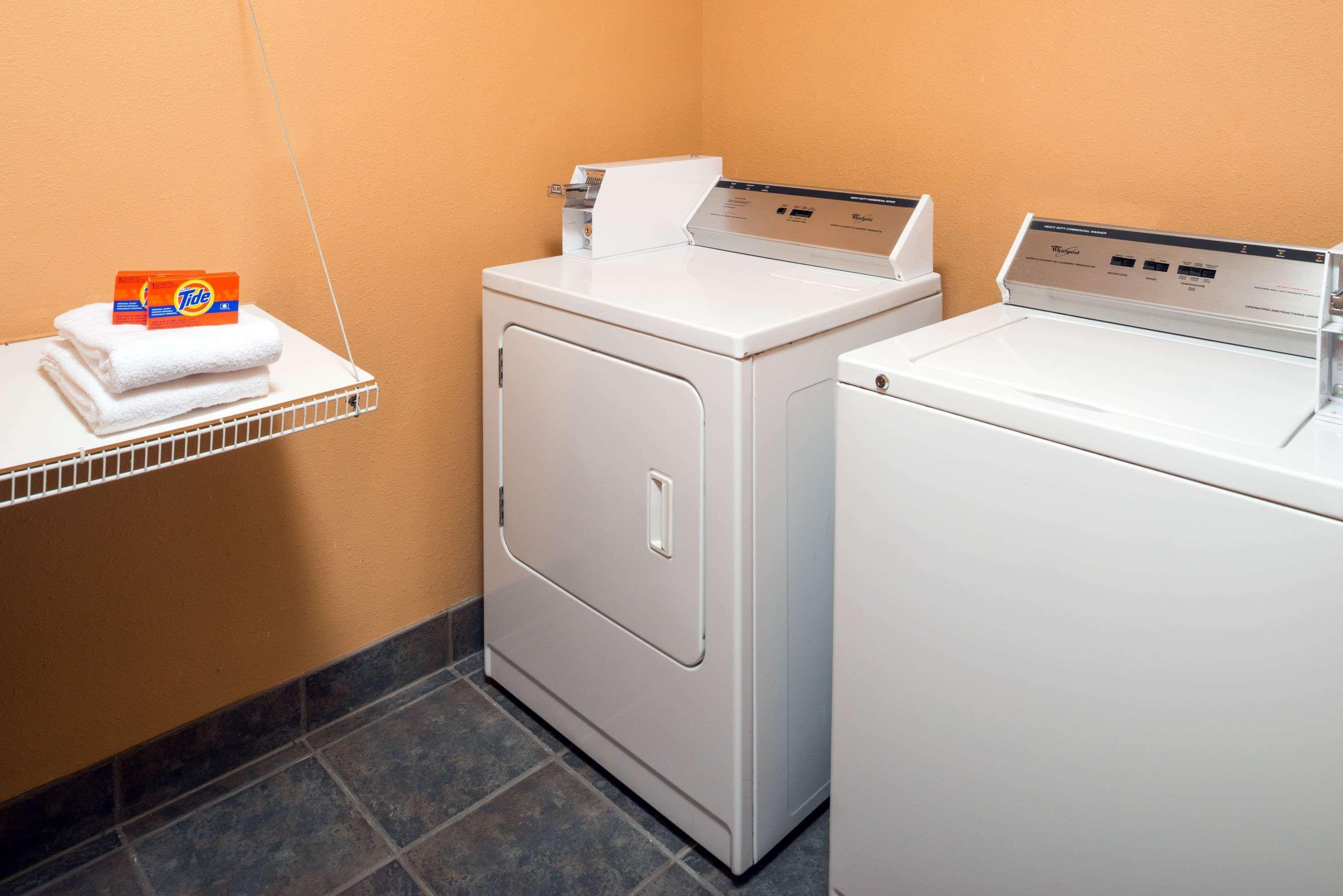 Days Inn & Suites By Wyndham Spokane Airport Airway Heights Exteriör bild